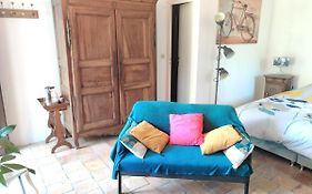 Chambre indépendante au calme avec parking privé